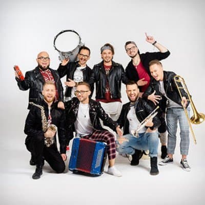 Karaoke backing track Cykany na cykladach - Enej, Maanam